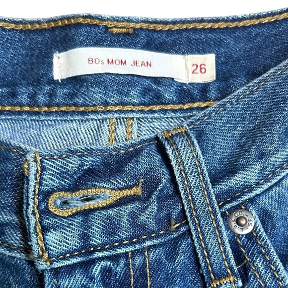 Levi’s Premium 80s Mom Jeans High Rise Tapered Distressed Size 26 x 30 Revolve - Picture 3 of 12